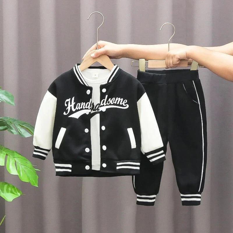 Ensemble Sport Bébé – Style Baseball 3 Pièces (Veste, Haut & Pantalon)