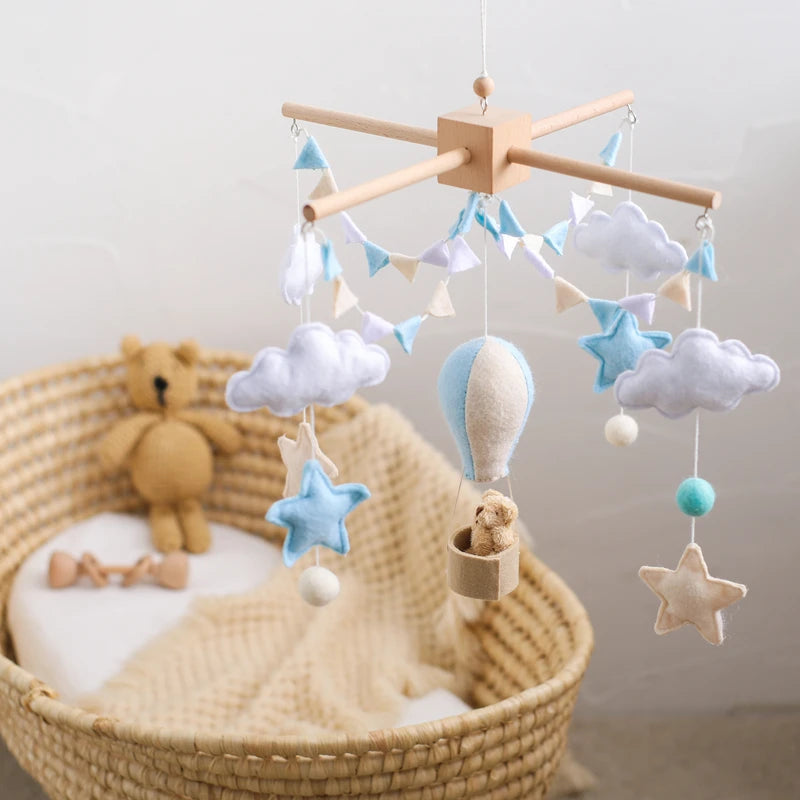 Mobile Bébé en Feutrine – Montgolfières pour Lit et Chambre d’Enfant