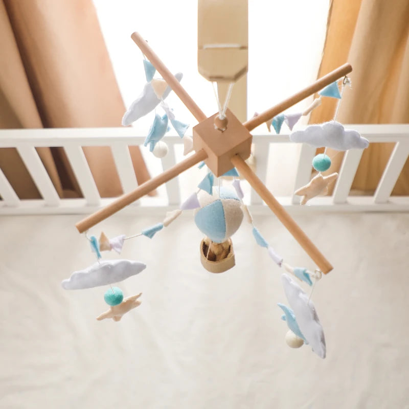 Mobile Bébé en Feutrine – Montgolfières pour Lit et Chambre d’Enfant